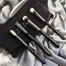 Load image into Gallery viewer, ZOEVA Voyager Face and Eye Travel Brush Set
