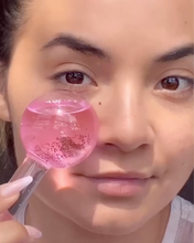 Load image into Gallery viewer, Sonäge Skincare Frioz Icy Globes Facial Massager
