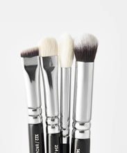 Load image into Gallery viewer, ZOEVA Voyager Face and Eye Travel Brush Set
